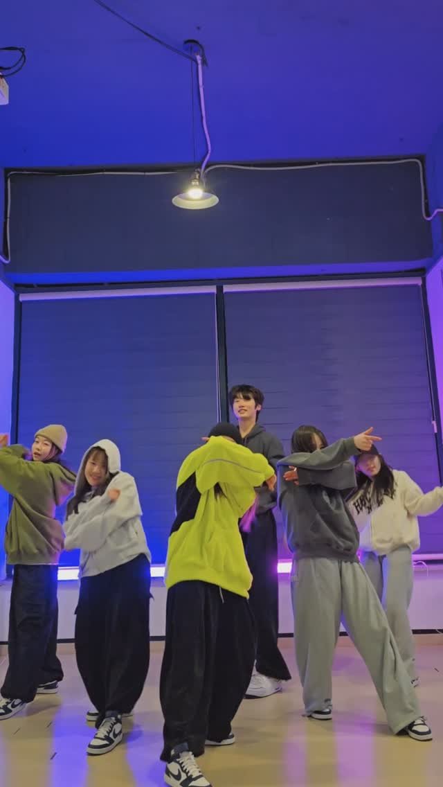 hxnnxoz 게시물 이미지: Ayo🤟🏻✨

@hxnnxoz @mi._n10.x @sun._niny...