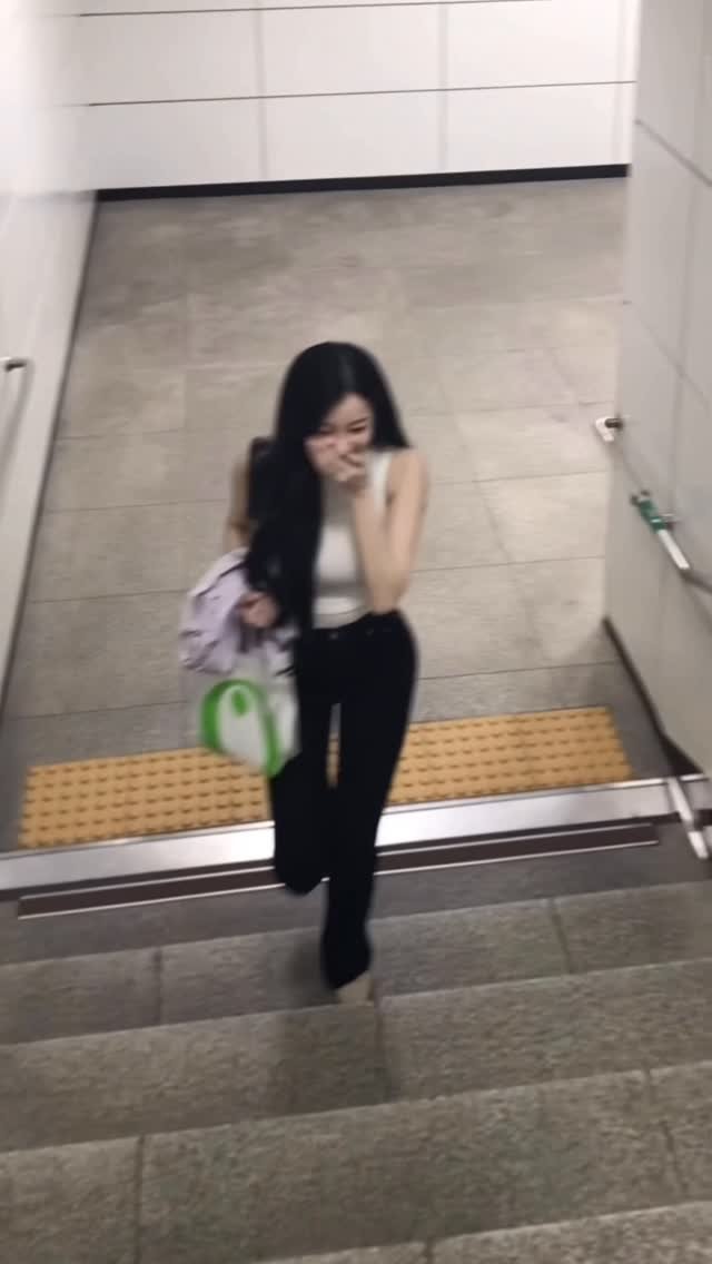 hxx__.12 게시물 이미지: 추우니까 여름이 그리워요 #재탕#발연기 #reels #fyp
