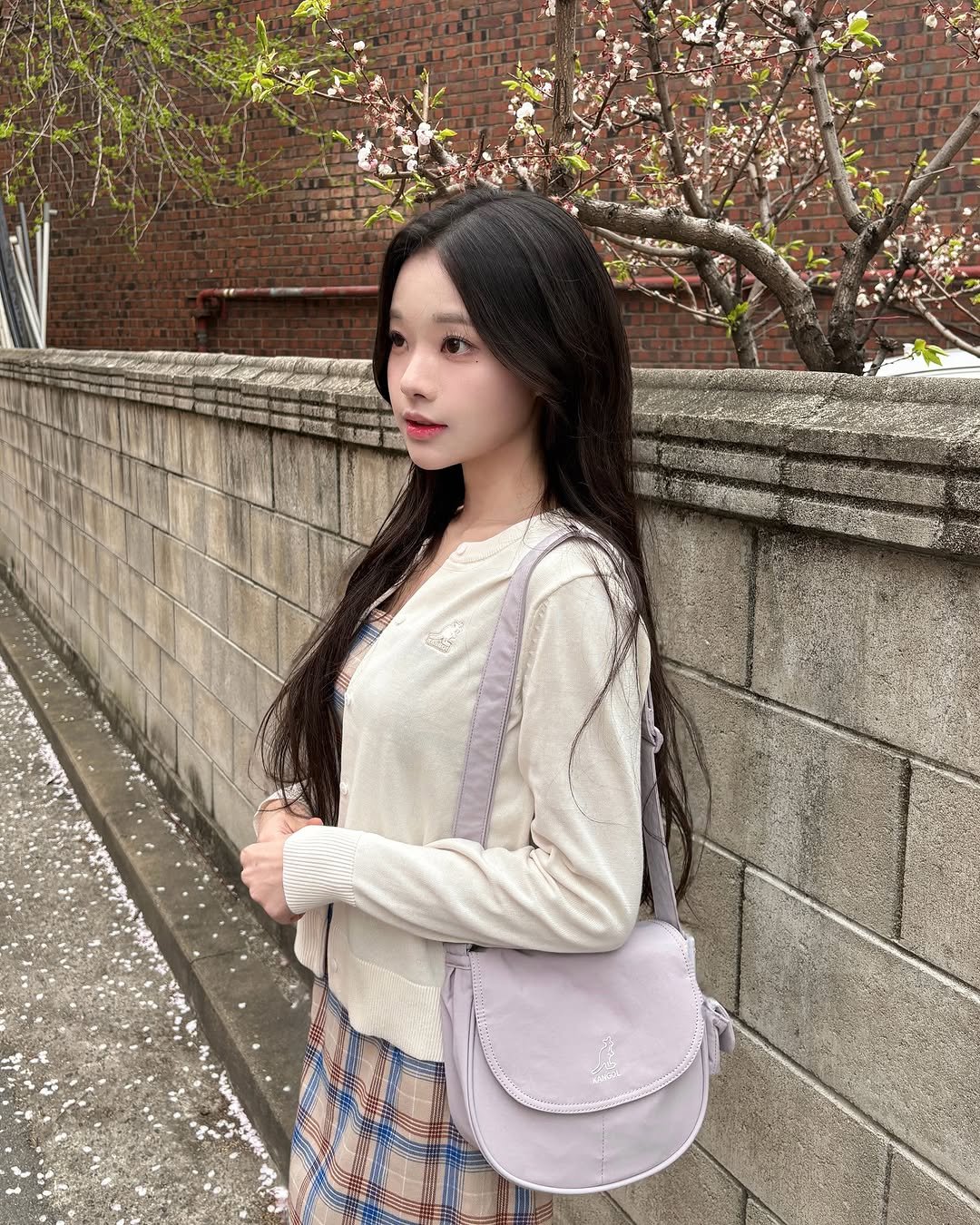 Photo shared by 조효민 on April 10, 2025 tagging @kangolkorea.