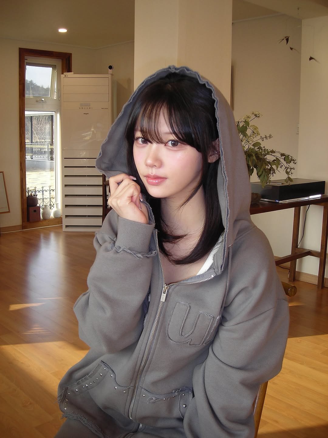 Photo shared by 뭐혜연 on January 18, 2026 tagging @asyouare.kr. May be an image of one or more people, bangs, sweater, bath robe, parka, sweatshirt and text.