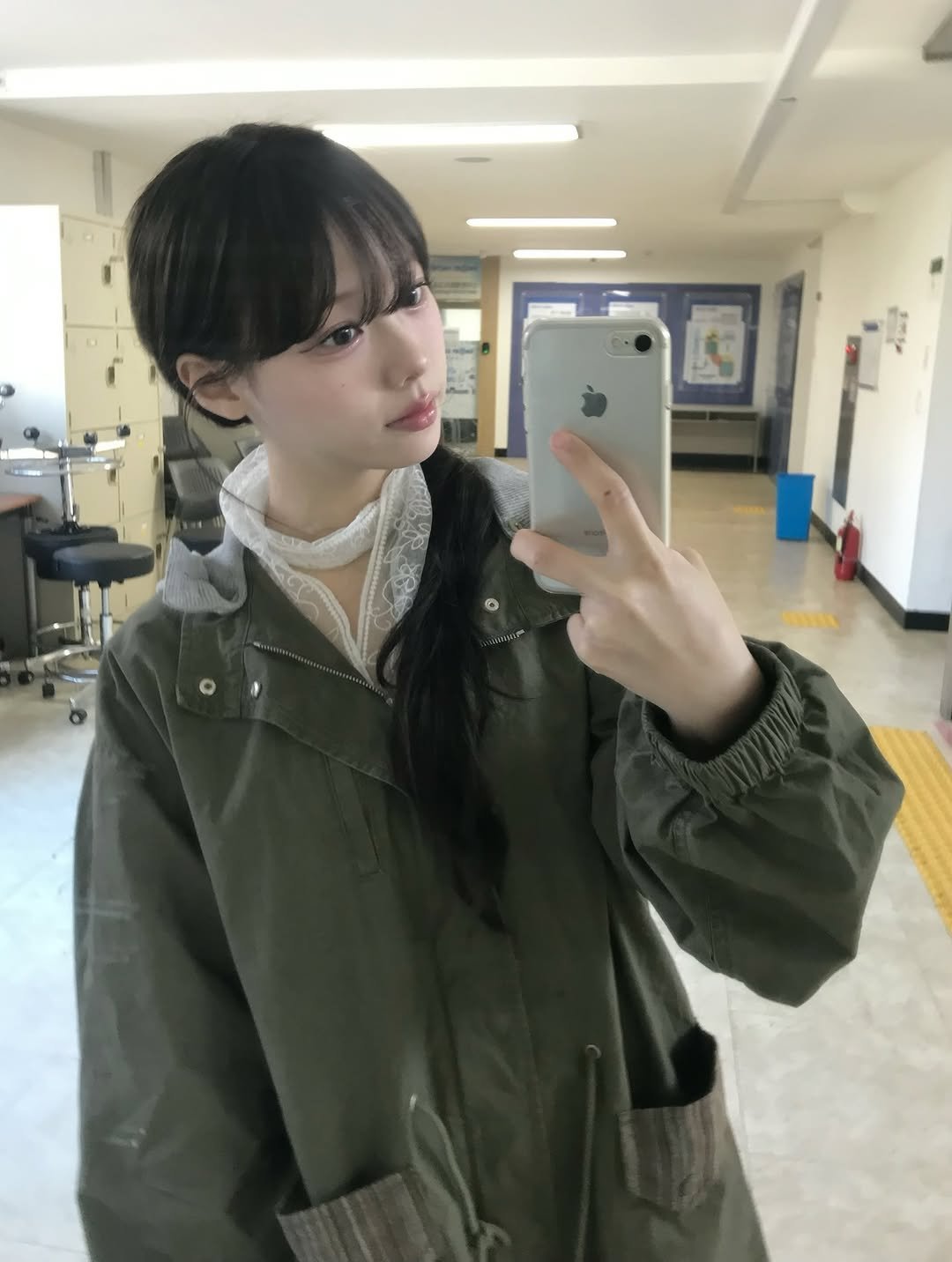 hy__ssi 게시물 이미지: 학교!! 🏫
@aeae_official 야상 왕 기여움 ♥