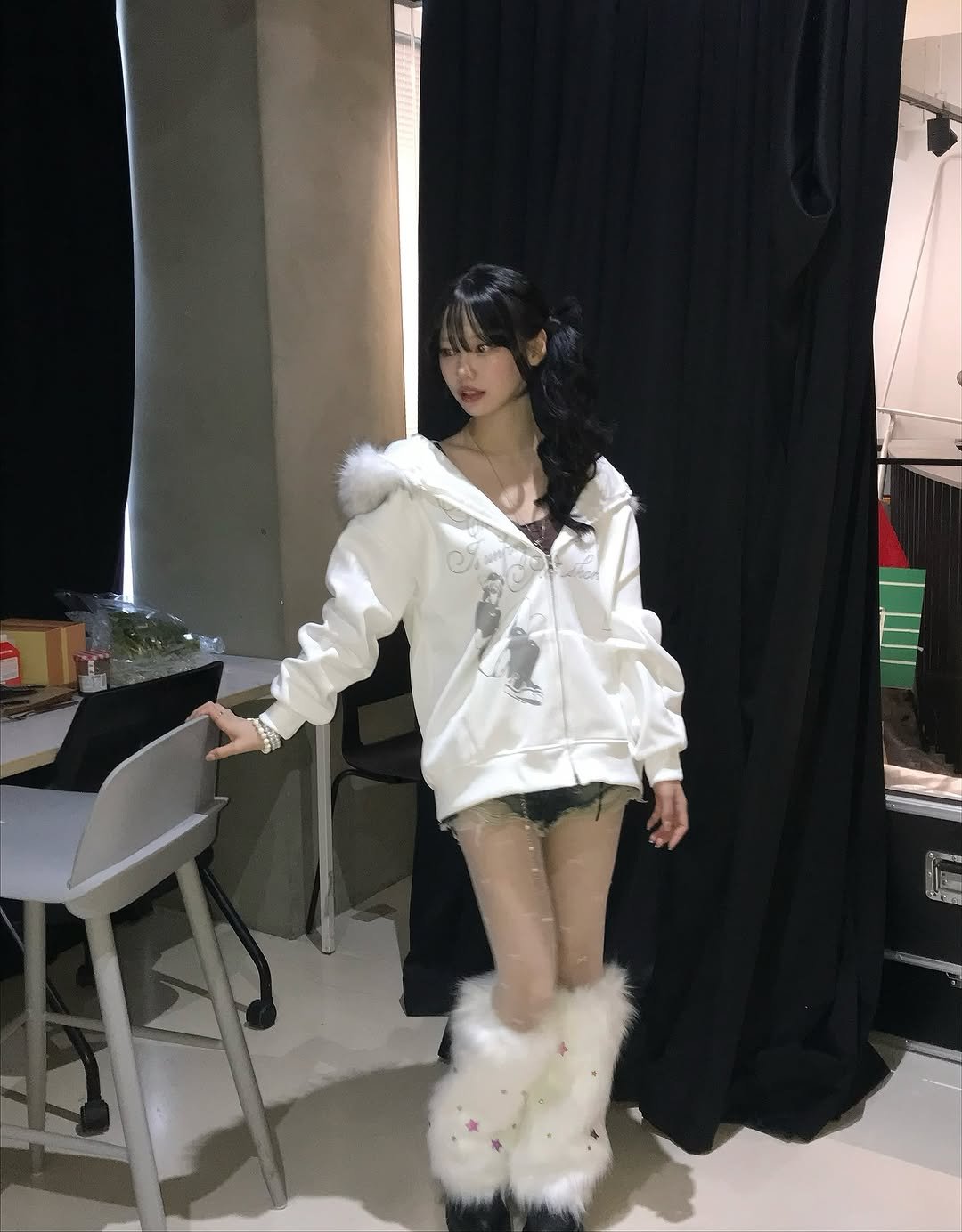 Photo by 뭐혜연 on January 10, 2026. May be an image of fur coat, bath robe, costume, parka, miniskirt, cloak and text.