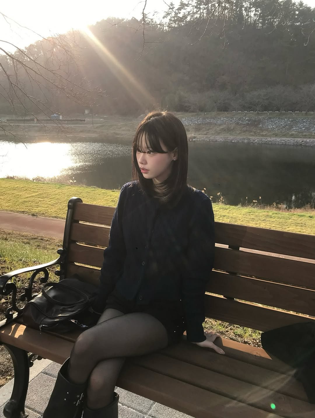 Photo by 뭐혜연 on December 29, 2025. May be an image of parka, park and text.