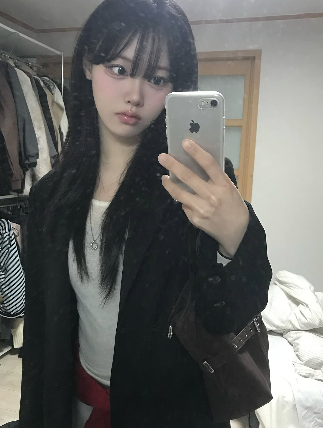 Photo by 뭐혜연 on March 06, 2026. May be a selfie of one or more people, hair, duffle coat, parka, jacket and text.