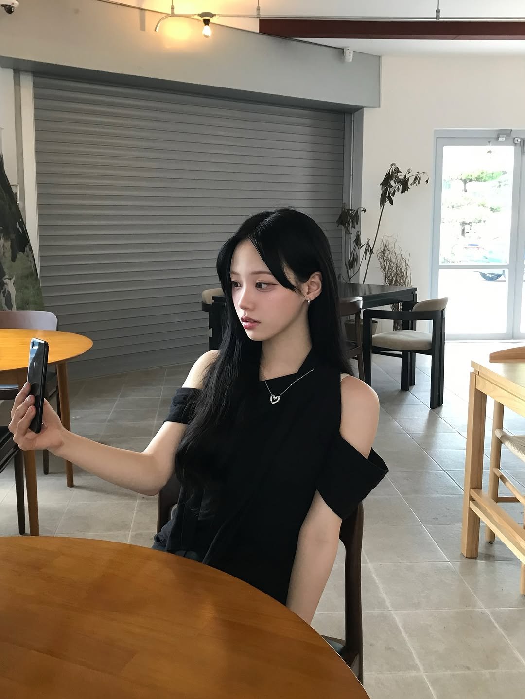 Photo by 뭐혜연 on August 31, 2025. May be an image of 1 person.