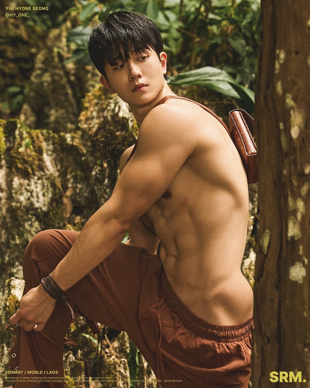Photo by 𝐘𝐢𝐦 𝐇𝐲𝐨𝐧𝐞 𝐒𝐞𝐨𝐧𝐠 in 라오스 방비엥 with @serialmonster.kr. May be an image of 1 person, biceps, magazine, outdoors and text.