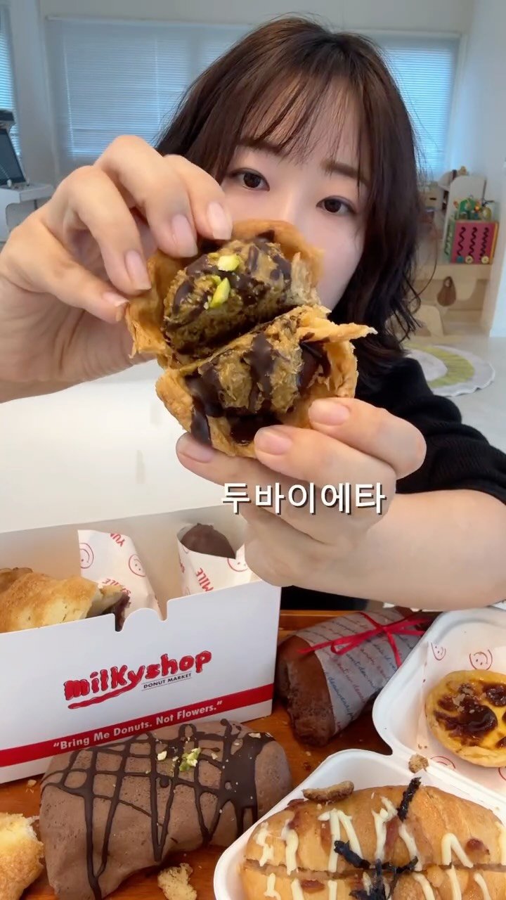 hyanggu_foodie 게시물 이미지: 요즘 두바이 디저트에 알고리즘 점령당했는데
여수 놀러갔을때 친구가 여기꺼 
두바이...