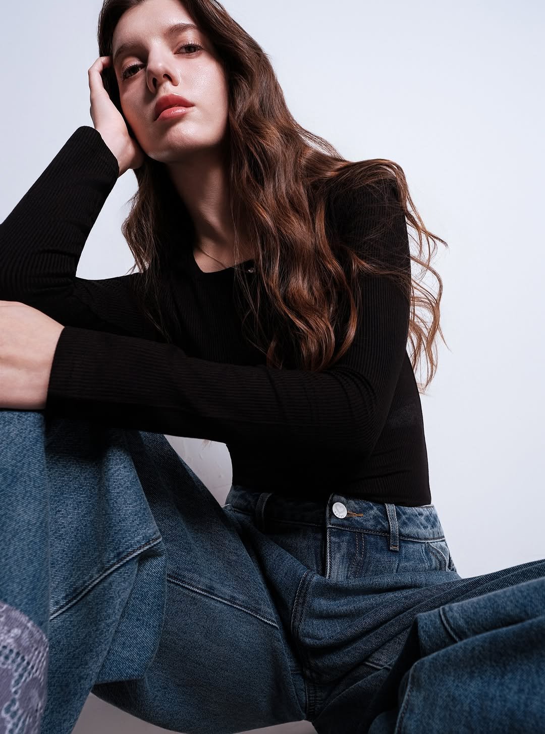 Photo by 해원처럼 스튜디오 on November 12, 2025. May be an image of one or more people, makeup and text.