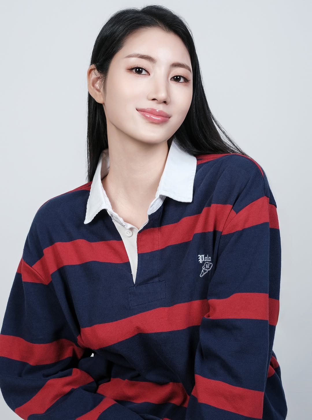 Photo by 해원처럼 스튜디오 on November 03, 2025. May be an image of one or more people, makeup, top and turtleneck.