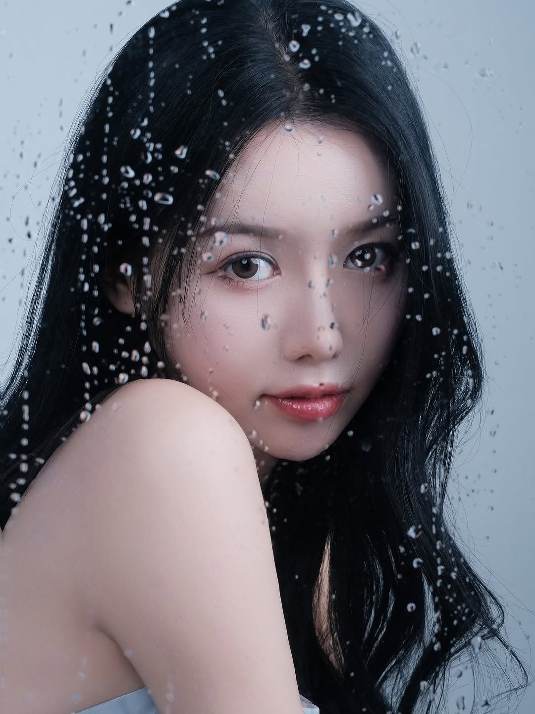 Photo by 해원처럼 스튜디오 on June 07, 2025. May be an image of one or more people, hair and makeup.