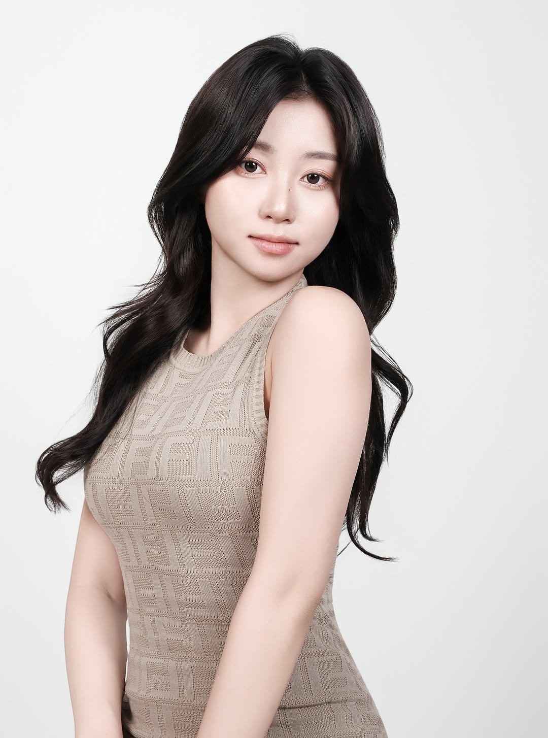 Photo by 해원처럼 스튜디오 on August 15, 2025. May be an image of 1 person, hair, dress and text.