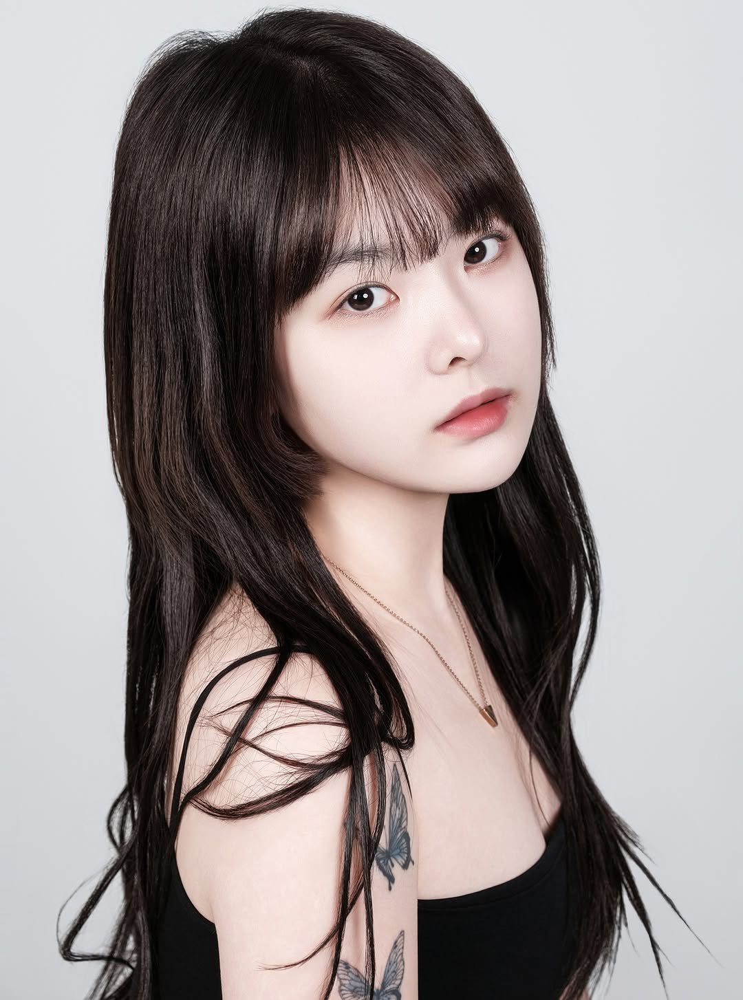 Photo by 해원처럼 스튜디오 on December 05, 2025. May be an image of one or more people, hair, makeup and text.