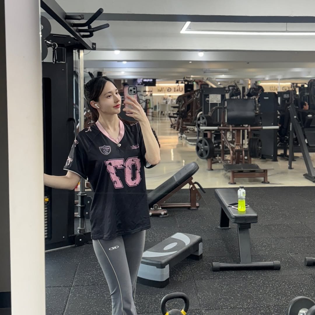 hye_seoneee 게시물 이미지: 진짜 하기 싫었던 날, 이악물고 그냥 했다 뿌듯🙃
이제 붙는거 못입고 헐렁한 티만...