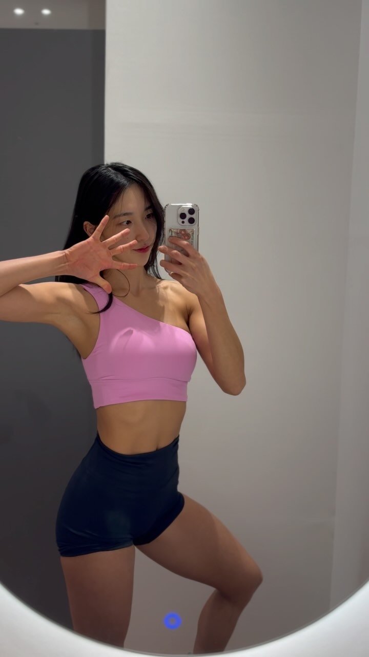 hye_seoneee 게시물 이미지: 눈바디 체크👀
어떻게 찍어야 잘 찍을까…

여러분들은 연휴 잘 보내고...