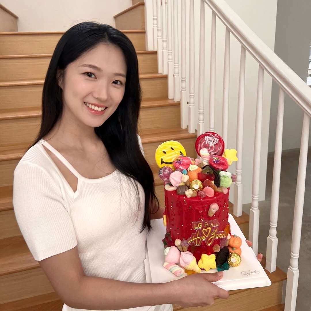 Photo shared by 김혜윤 on October 24, 2024 tagging @lg_pral.official.