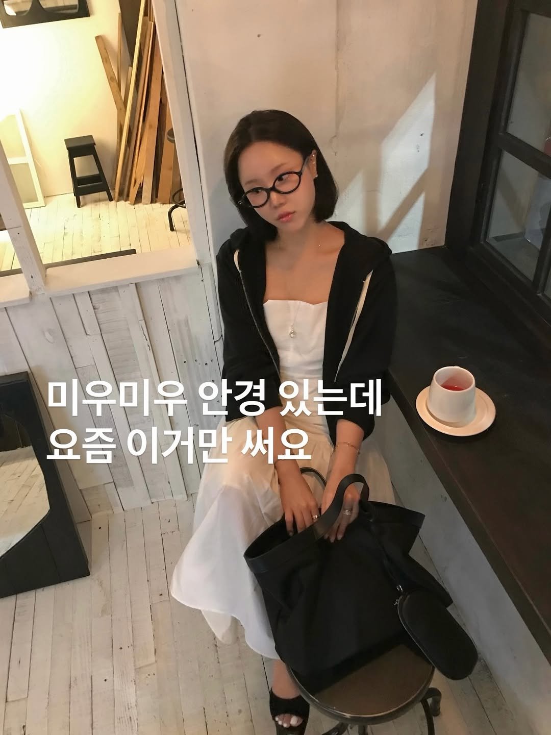 hyeddolook__ 게시물 이미지: 미우미우 안경 실제로 가지고 있는데… 요즘 이거만 써요🥹

정품 예쁜 건...