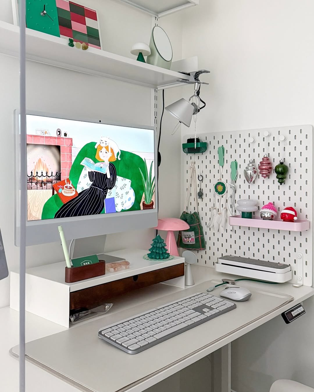 Photo by 혜혜홈 | 집꾸미기 • 정리수납 • 거실서재화 on December 30, 2025. May be an image of bureau, desk, rack, pegboard, indoors, office and text.