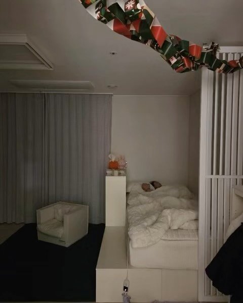 hyehye_home 게시물 이미지: #메리크리스마스 

어제 밤에 급하게 남편이 만든 산타영상 😆
아직은 순수한 너의...