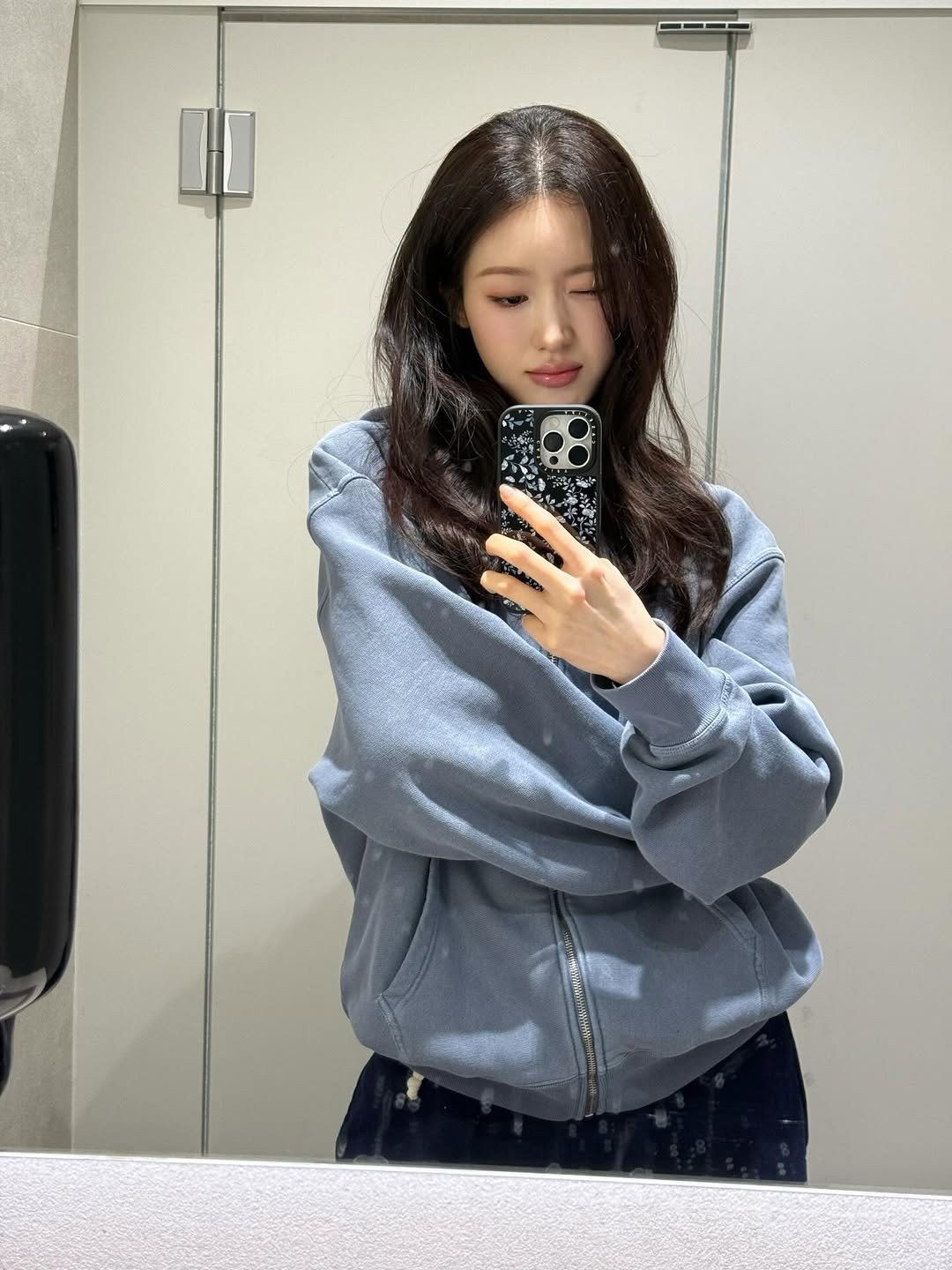 Photo by 조혜주 on February 02, 2026. May be an image of one or more people, hair, duffle coat, parka, top and text.