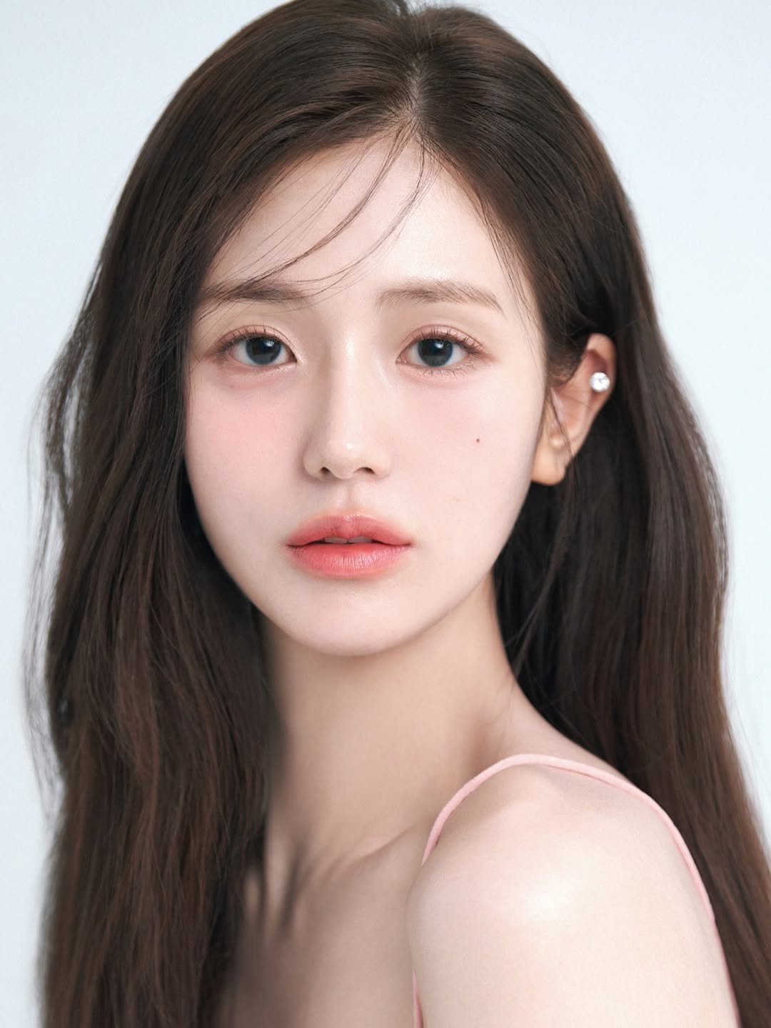 Photo shared by 요닝 민혜정이사💄아민 on September 30, 2025 tagging @zzna, @hyejungmin7, and @iiikyeong. May be an image of 1 person, hair, makeup and text.
