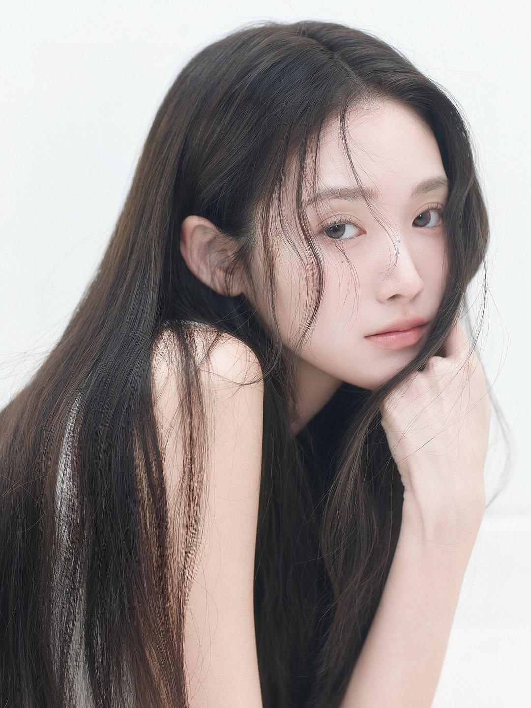 Photo shared by 요닝 민혜정이사💄아민 on February 12, 2026 tagging @hyejungmin7, @choi_yeee, and @sunhwaso. May be a closeup of one or more people, braids, makeup and text.