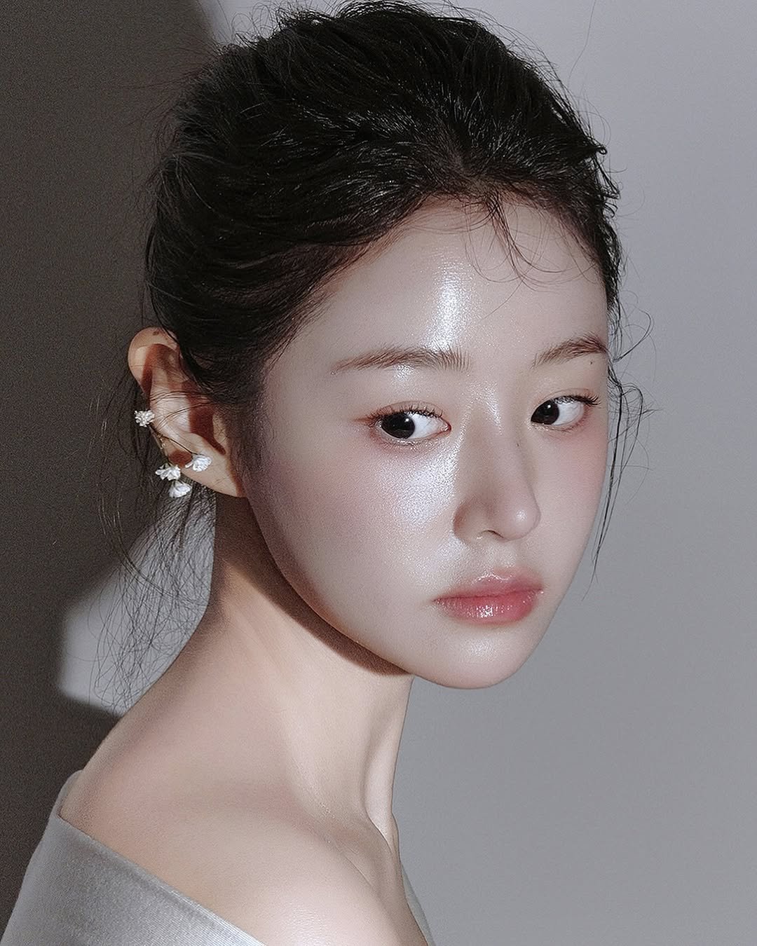 Photo shared by 요닝 민혜정이사💄아민 on February 01, 2026 tagging @mihostudio, @hyejungmin7, @seo_heeeeee_e, and @isuuusuuu. May be an image of one or more people, makeup, hair, baby's-breath and text.