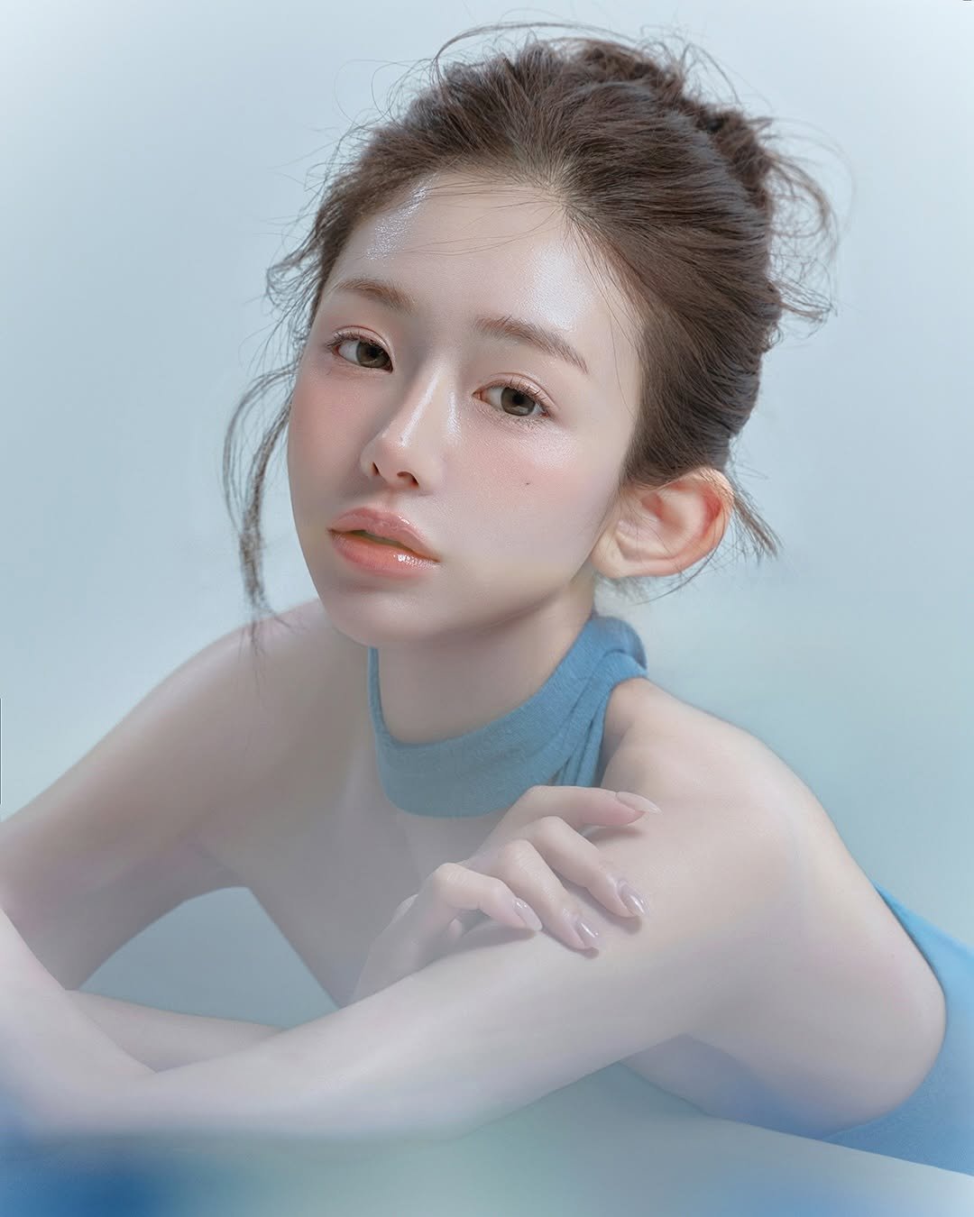 hyejungmin7 게시물 이미지: ✨프로필메이크업

맑고 투명한 고급미 무드🤍

투명하게 물든 애프리콧 코럴...