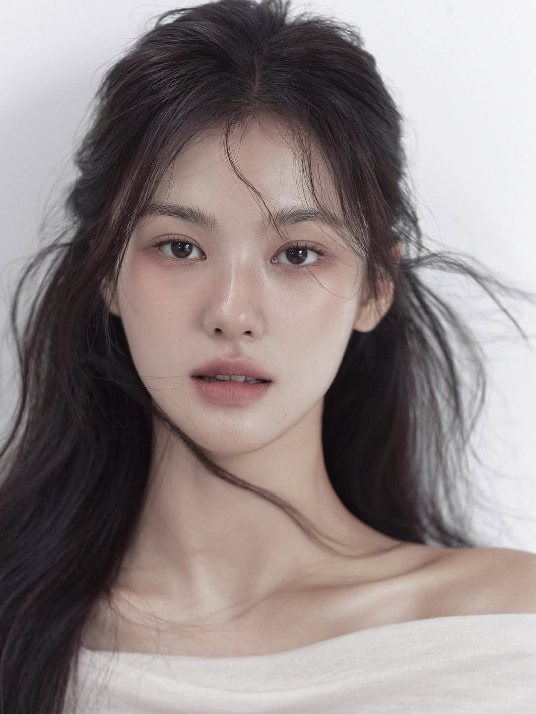 Photo shared by 요닝 민혜정이사💄아민 on August 19, 2025 tagging @hyejungmin7, @jin.in.red, and @sunhwaso. May be a closeup of 1 person, hair, makeup and text.