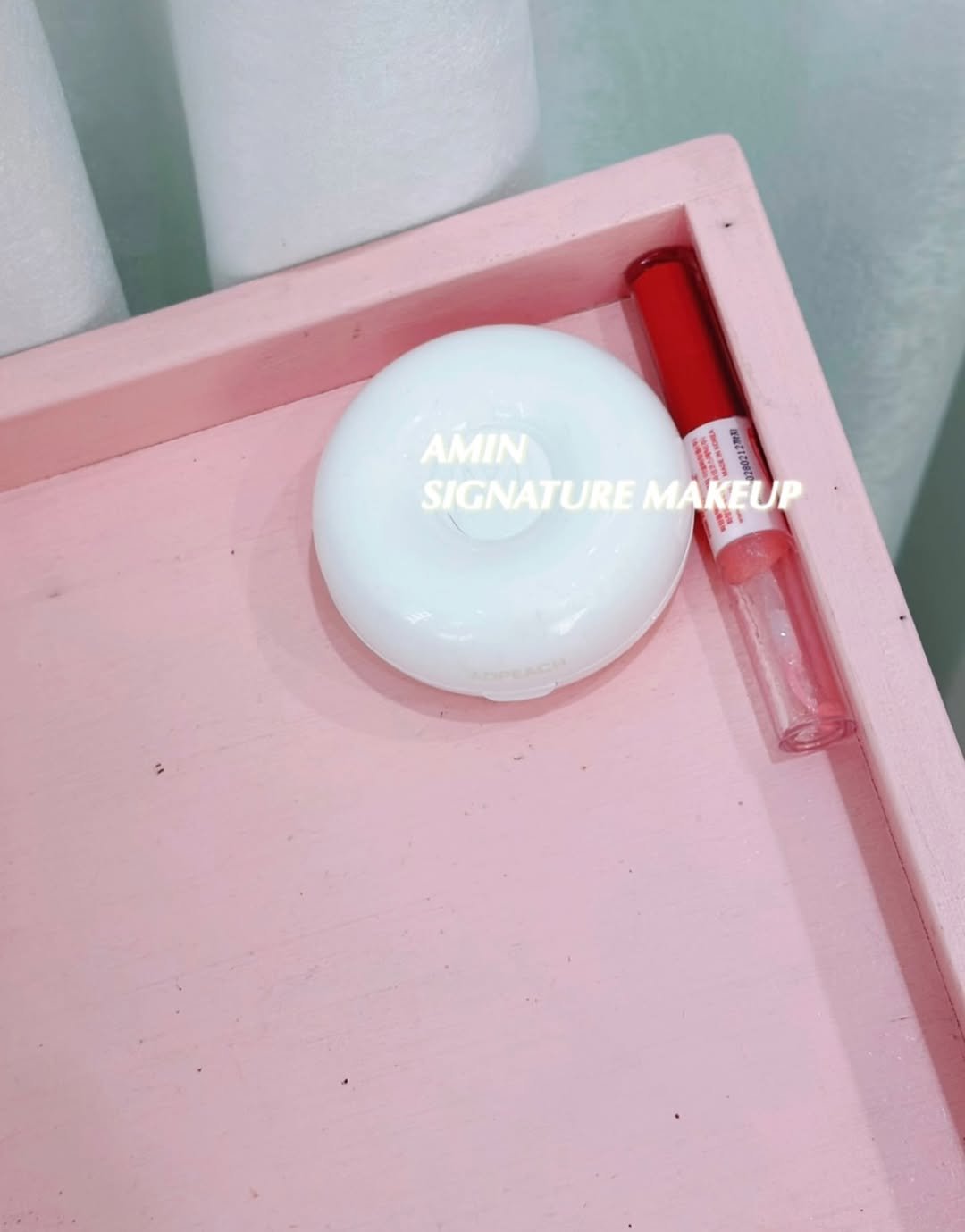 Photo by 요닝 민혜정이사💄아민 on September 17, 2025. May be an image of one or more people, makeup, lipstick, pallette, hand cream, cosmetics, brush and text that says 'AMIN SIGNATUREMAKEUP ផ្ូវ 皆い SIGNATURE MAKEUP'.