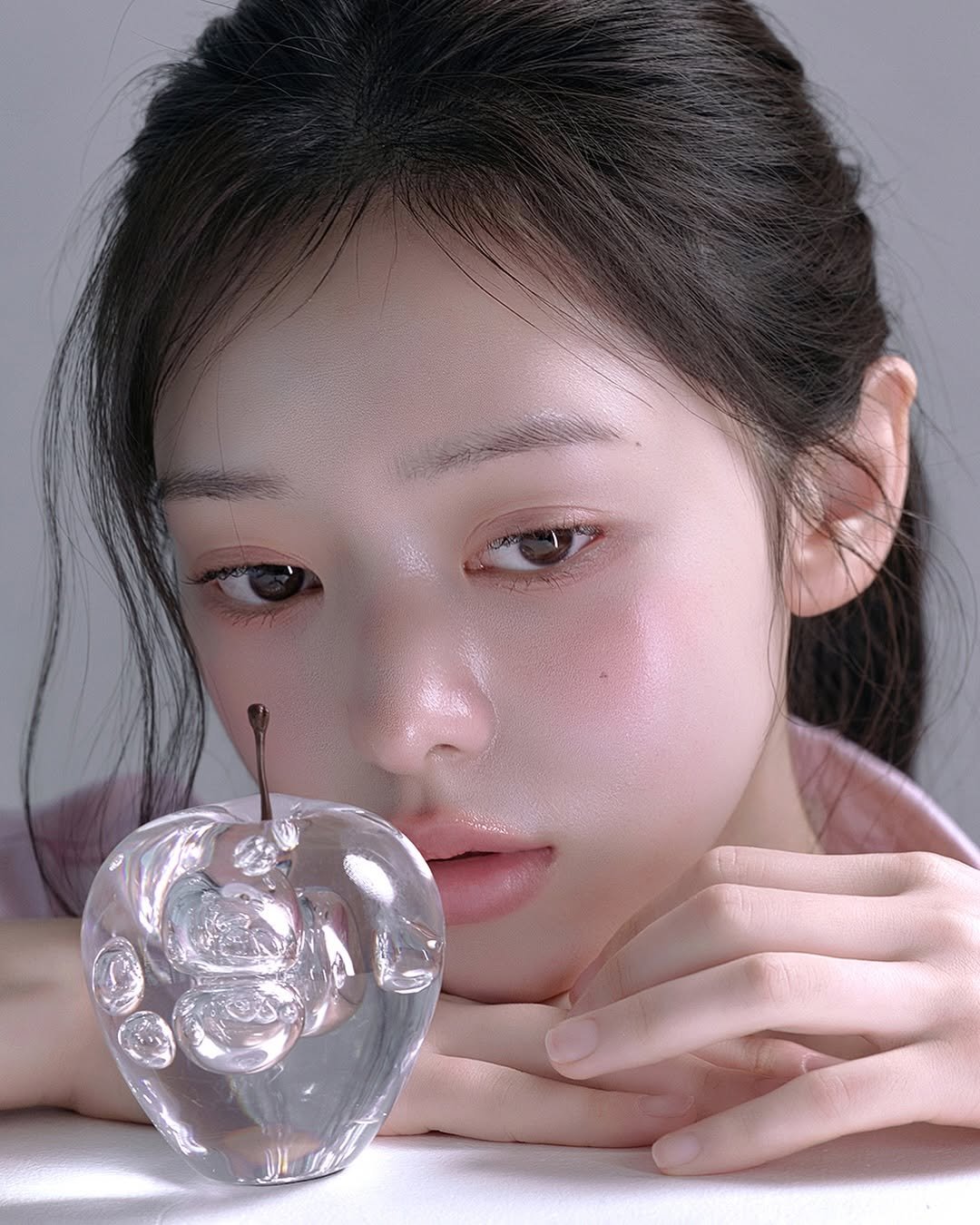 Photo shared by 요닝 민혜정이사💄아민 on February 09, 2026 tagging @mihostudio, @hyejungmin7, and @riyinj. May be an image of one or more people, makeup, hair, apple and text.