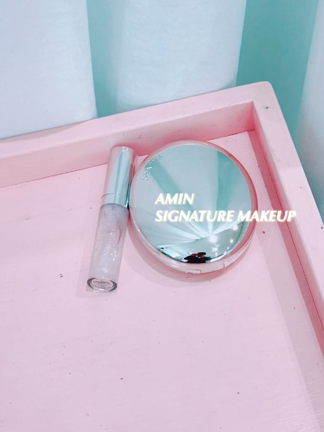 Photo shared by 요닝 민혜정이사💄아민 on September 28, 2025 tagging @hyejungmin7. May be an image of one or more people, lipstick, makeup, pallette, cosmetics and text that says 'AMIN SIGNATURE SIGNATUREMAKEU MAKEUP'.