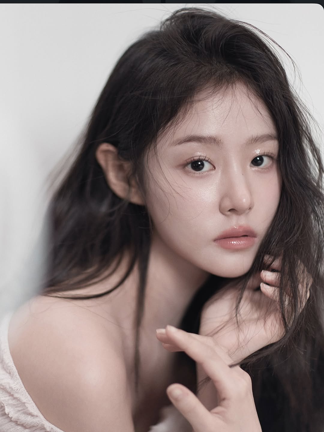 Photo shared by 요닝 민혜정이사💄아민 on December 30, 2025 tagging @hyejungmin7, @sunhwaso, and @isuuusuuu. May be a closeup of one or more people, hair, makeup and text.