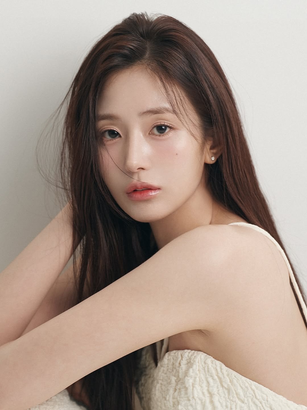 hyejungmin7 게시물 이미지: 여배우 메이크업🤍

맑고, 여리하게 스며드는 결

세미글로우...
