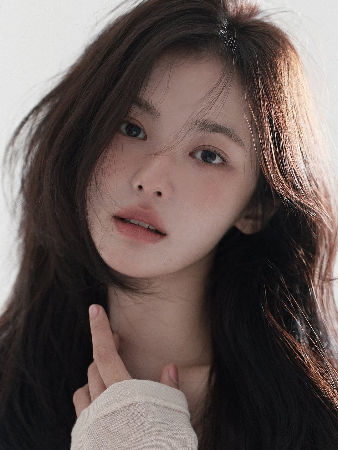 Photo shared by 요닝 민혜정이사💄아민 on September 19, 2025 tagging @hyejungmin7, @jin.in.red, and @sunhwaso. May be a closeup of 1 person, hair and text.