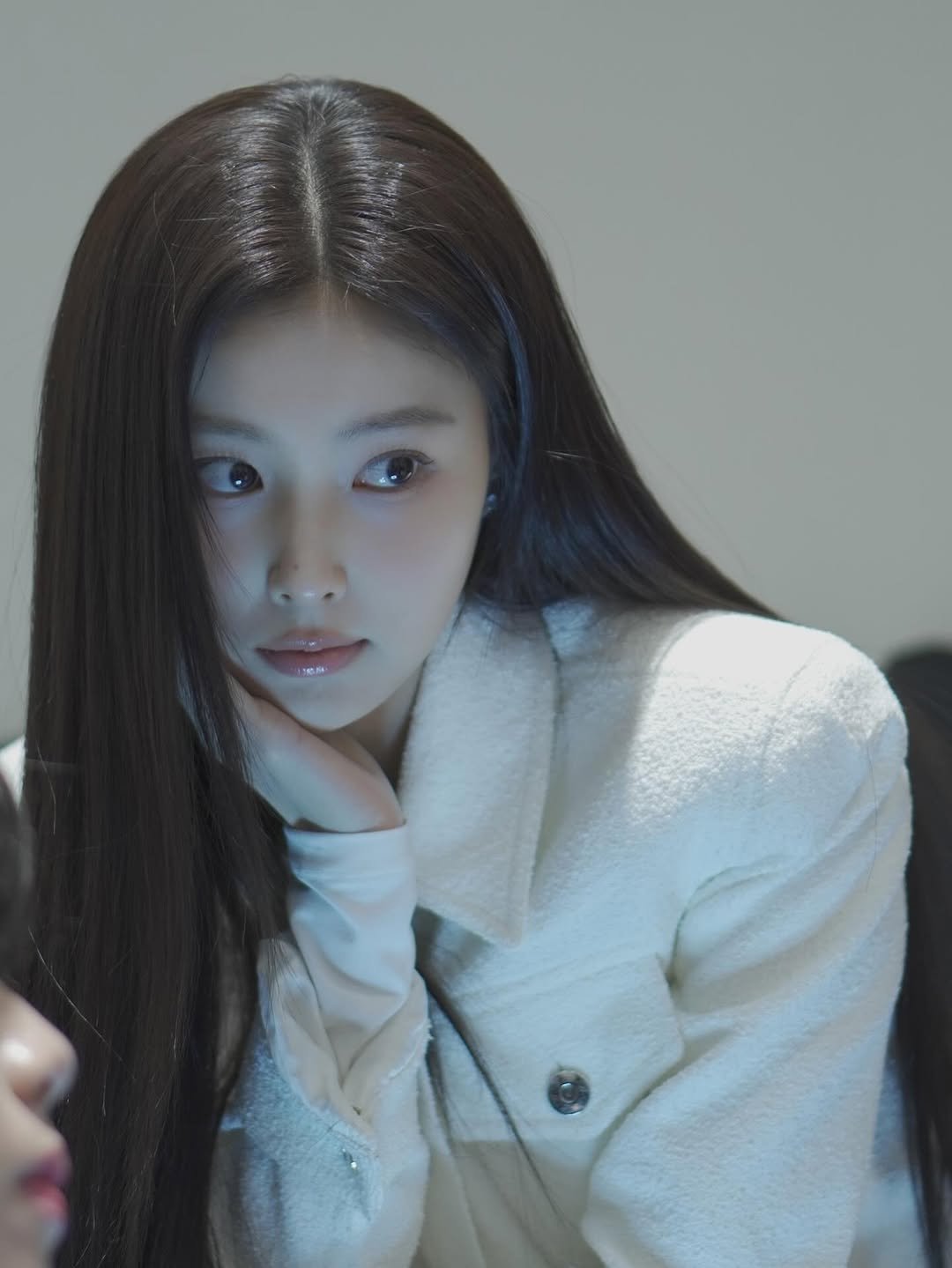 Photo by 강혜원 Kang hyewon on January 07, 2026. May be an image of one or more people, hair and text.