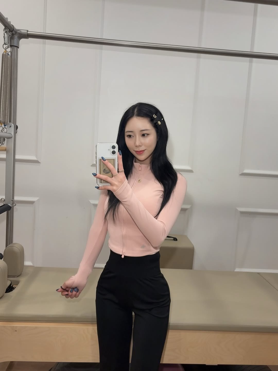 hyenxn 게시물 이미지: 나 오늘 핀 꽂았어 🫧🤍