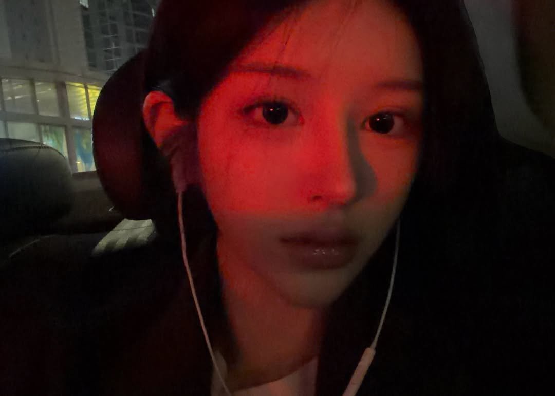Photo by 이혜원 on February 05, 2026. May be a selfie of one or more people, hair, lipstick, night and text.