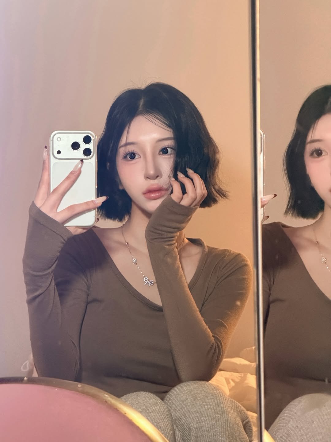 Photo by 이혜원 on February 01, 2026. May be a selfie of one or more people, hair, phone, mirror and text.