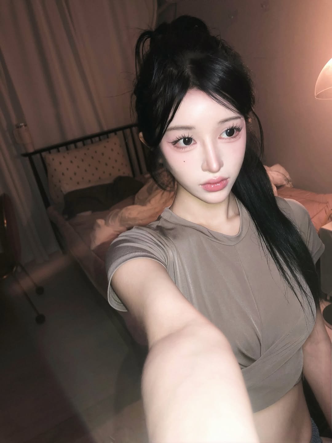 Photo by 이혜원 on March 27, 2026. May be a selfie of one or more people, hair, top and text.