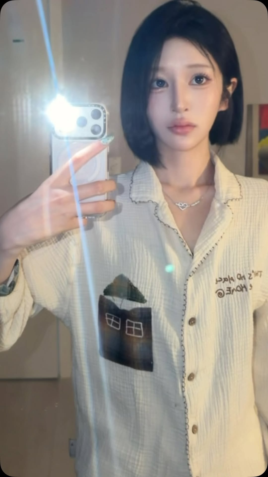 hyeonemon 게시물 이미지: 거울속에 비친 내 모습은 괜찮다며 웃는데…