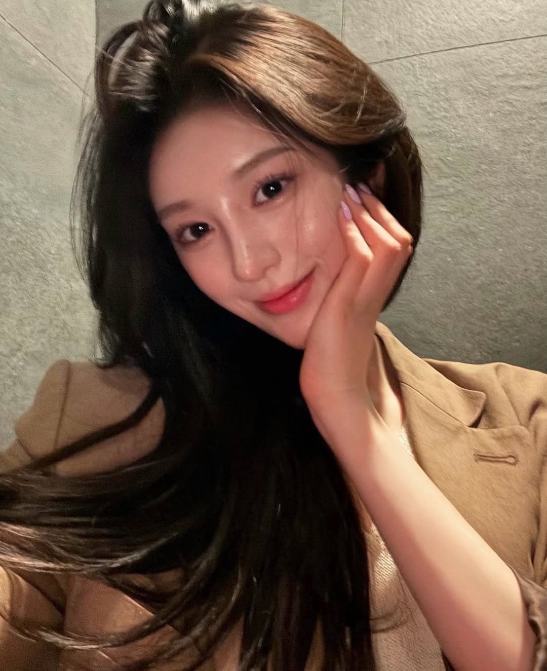 Photo by 이혜원 on February 16, 2026. May be an image of one or more people, hair, top and text.