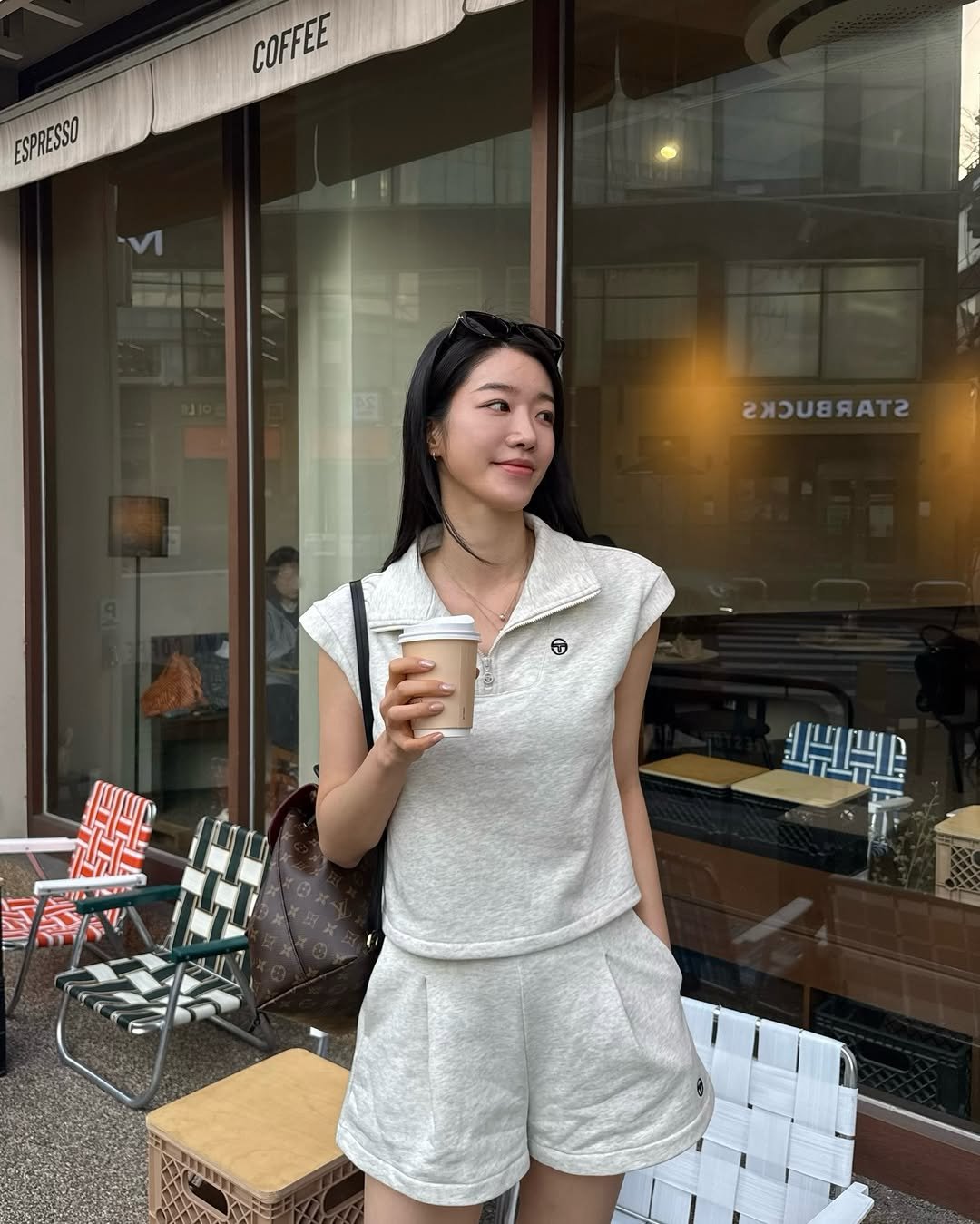 hyeranland 게시물 이미지: #광고

호딱 나올 때는 셋업이 최고야🤩
날씨 얼른 더 따뜻해져라🤍

하프집 어깨...