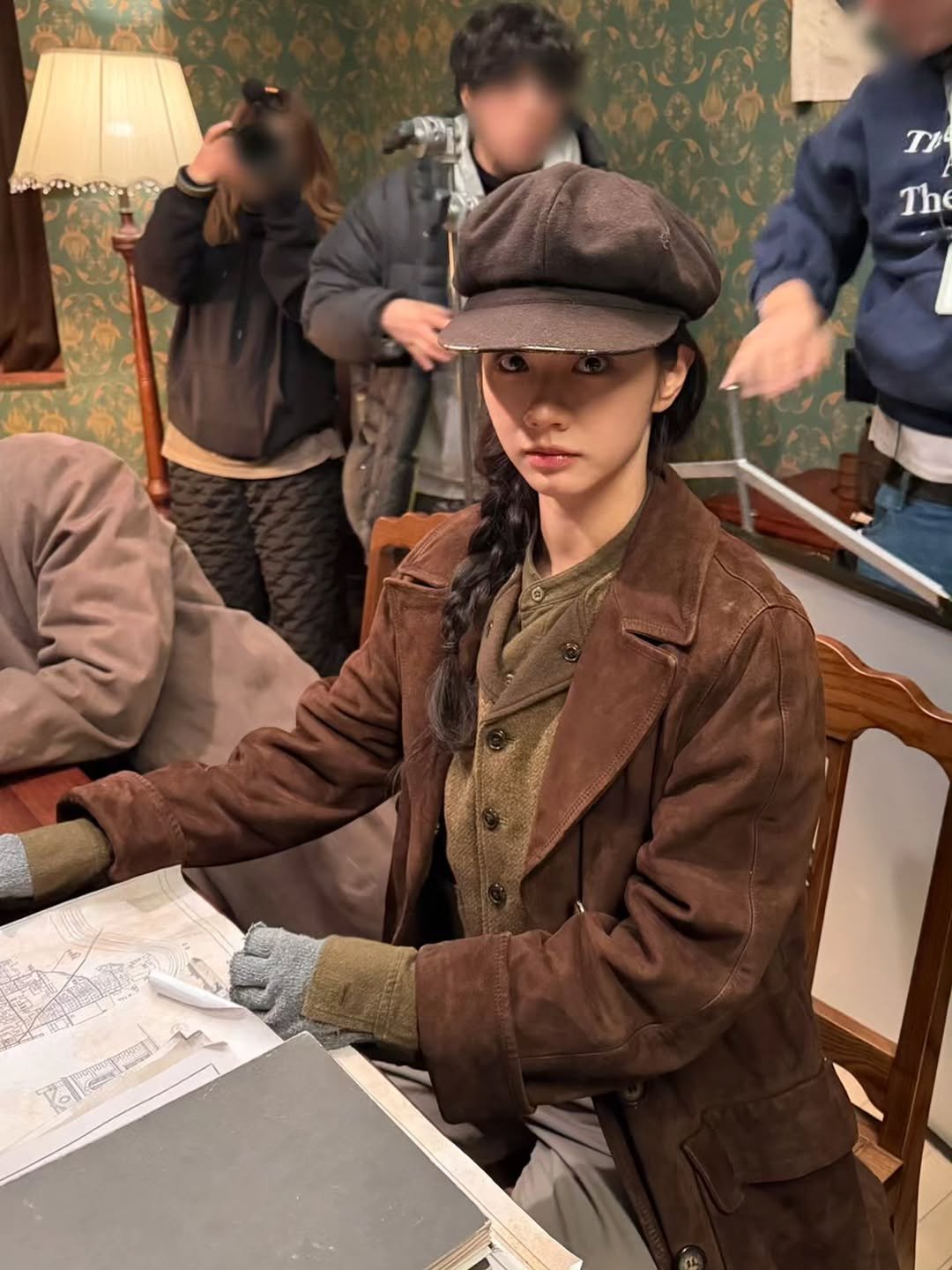 hyeri.official 게시물 이미지: 세트장 내 연애 금지?!
마침내 사랑을 확인한 이재와 수빈이가 몰래 연애하는...