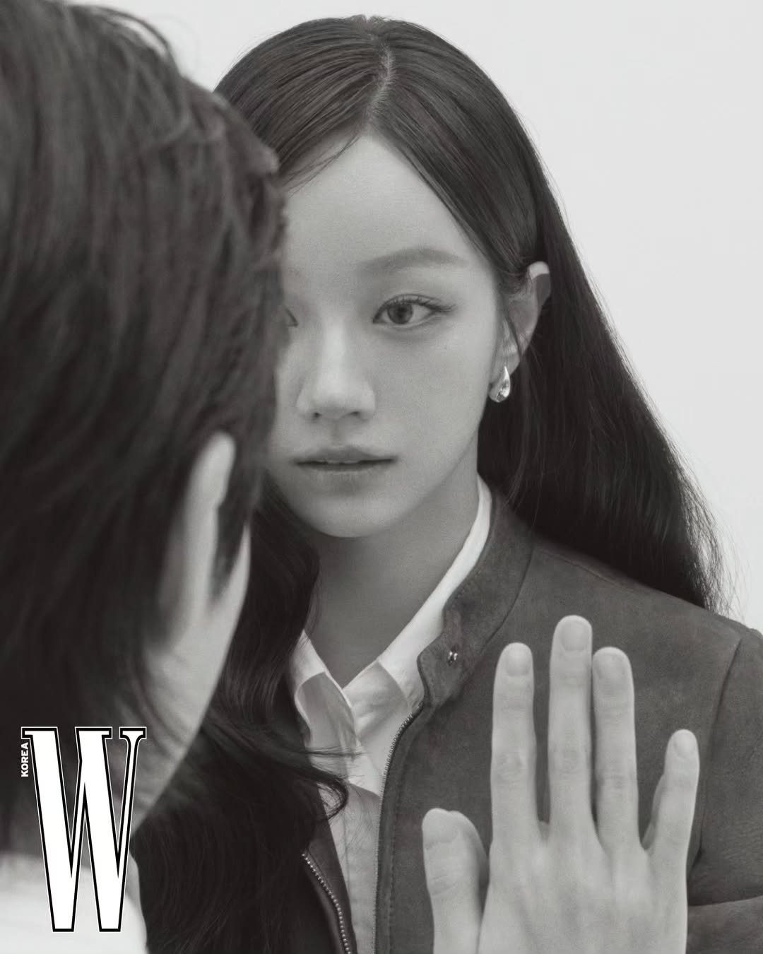 hyeri.official 게시물 이미지: 이혜리X황인엽 <그대에게 드림> 커플의 눈부신 화보 공개!✨️

혜리의 인터뷰와...