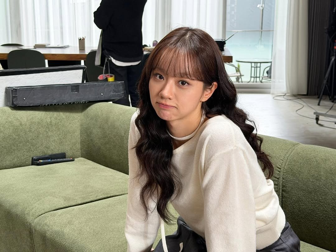 hyeri.official 게시물 이미지: 경성연가 촬영장에 날아든 수상한 까마귀..?!

이재를 갖기 위한 두 남자의...