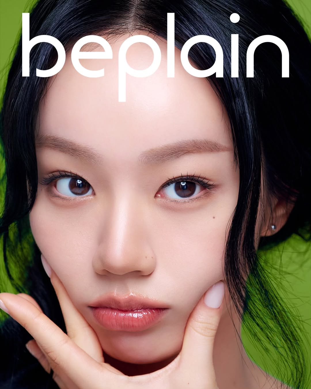 Photo by 혜리| HYERI on March 26, 2026. May be an image of one or more people, hair, makeup, magazine, poster and text.