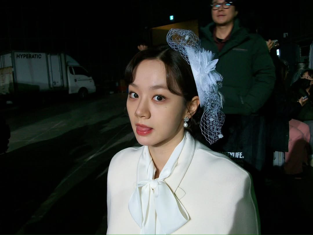 hyeri.official 게시물 이미지: 이렇게 예쁘고 따스한데 이재를 어떻게 사랑하지 않을 수 있겠어요..🫢

경성연가로...