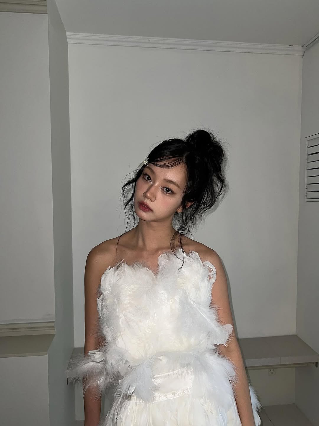 Photo shared by 혜리 on November 11, 2025 tagging @baejunsun, @2nakimm, @jaryoungchoi, @greeda_sun, @hyeri.official, and @soxoso__. May be an image of one or more people, makeup, goosedown coat, gown, dress and text.