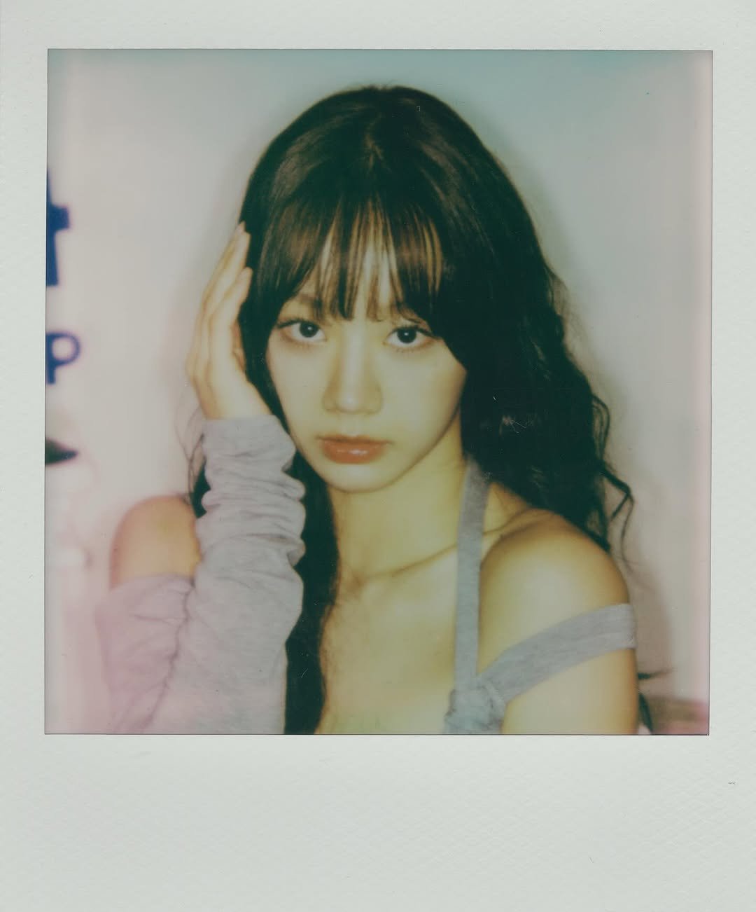 Photo by 혜리 on November 14, 2025. May be an image of one or more people, bangs, polaroid and text.