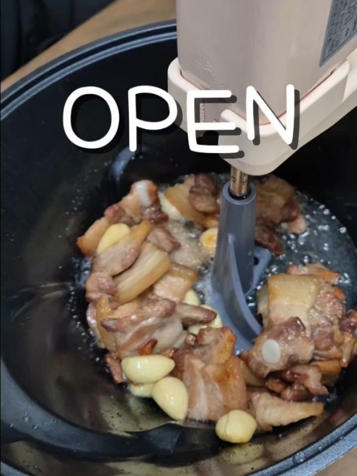 hyerim_ys 게시물 이미지: 왜 이제야 들인거야!!!

불 앞에 서서 타지않게 저어야되고
기름 튀고 냄새...